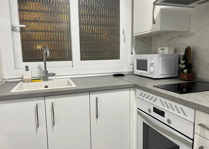 Charming Apartment Up To 4 Persons 3 Min To Metro